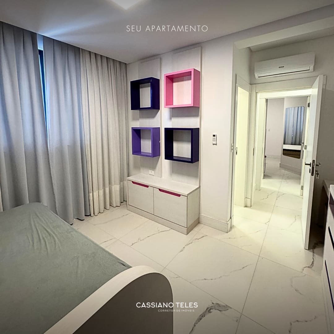 Suíte ampla e iluminada no apartamento à venda Itapema Carmel Residence.