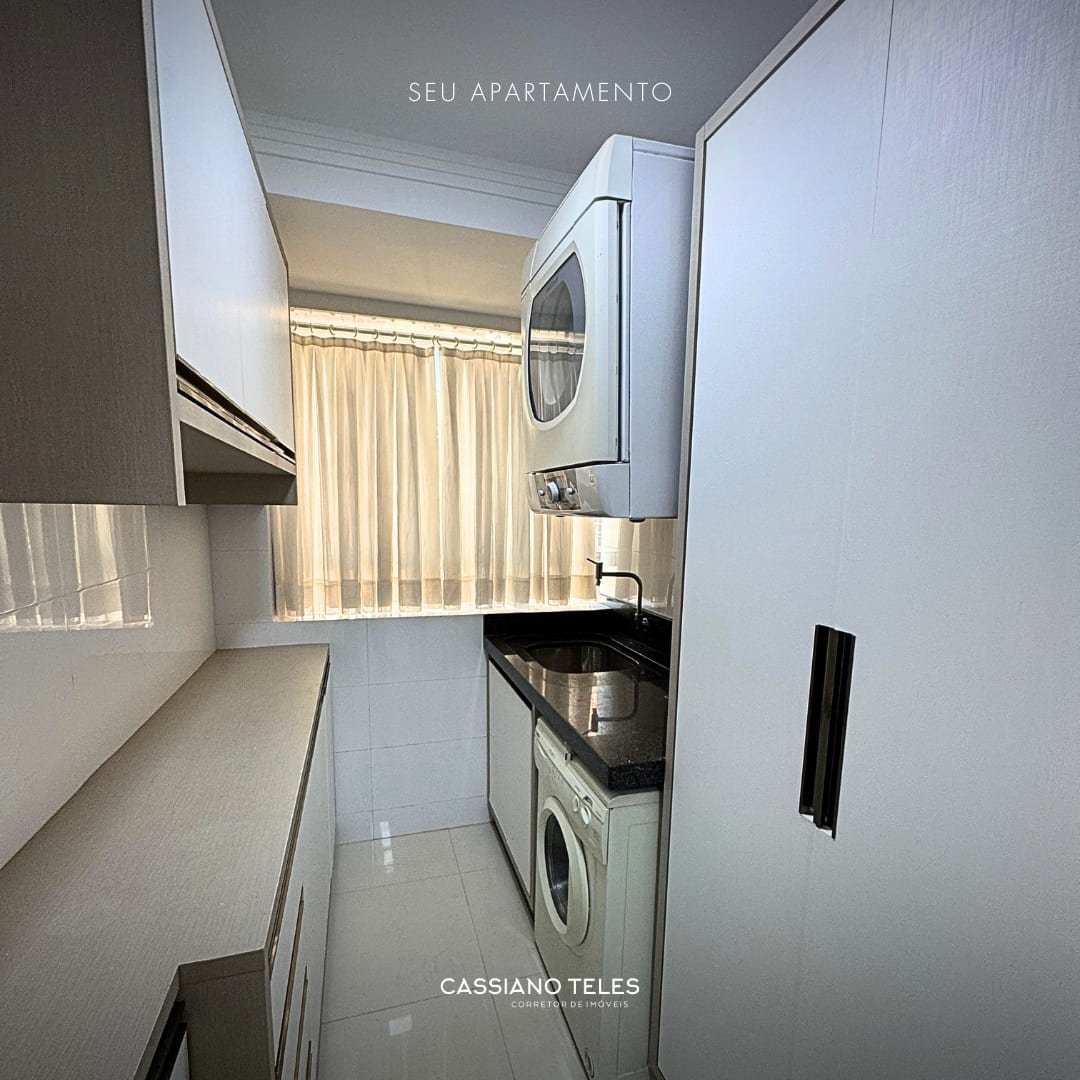 Área de serviço funcional e organizada no Residencial Cayman em Itapema.