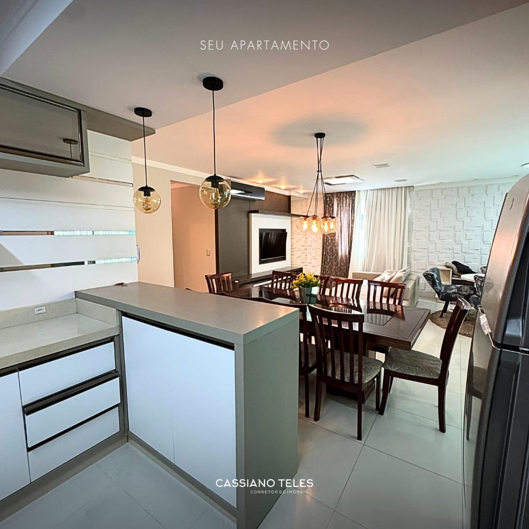 Sala de estar ampla e aconchegante do apartamento à venda no Residencial Cayman em Itapema.