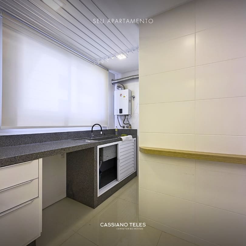 Área de serviço do Apartamento à venda Itapema Le Lis Blanc com bancada em pedra, tanque embutido e armários planejados